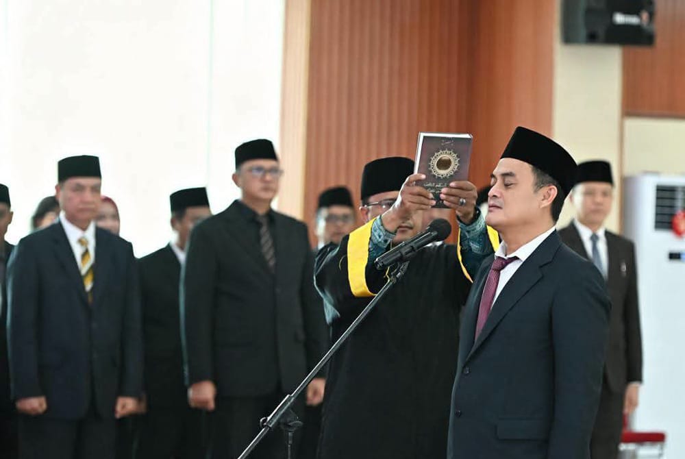 Pengambilan sumpah janji jabatan Kepala Disdukcapil Ketapang. Foto: Prokopim