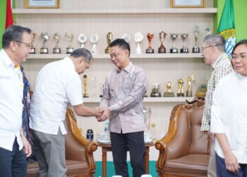 Wali Kota Pontianak Edi Rusdi Kamtono menerima audiensi Pengurus Pusat (PP) Persatuan Bulutangkis Seluruh Indonesia (PBSI) di Ruang VIP Kantor Wali Kota Pontianak, Kamis (9/7/2026).