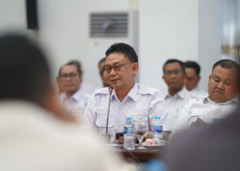 Wali Kota Pontianak Edi Rusdi Kamtono menyampaikan pendapatnya pada Rapat Koordinasi Pembahasan Kebijakan Penerimaan dan Pengalokasian Dana Transfer ke daerah dalam APBN.
