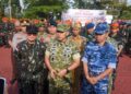 Bupati Kuburaya bersama Pangdam XII/Tanjungpura Mayjen TNI Novi pada Apel Siaga Penanggulangan Kebakaran Hutan dan Lahan (Karhutla) di halaman Kantor Bupati Kubu Raya, Kamis (16/7/2026).