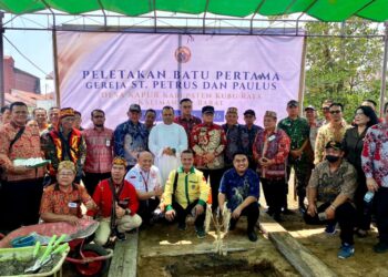 Pembangunan Gereja St. Petrus dan Paulus di Desa Kapur, Kecamatan Sungai Raya, resmi dimulai setelah Bupati Kubu Raya Sujiwo meletakkan batu pertama, Kamis (6/8/2026).