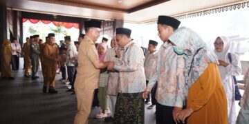 Wali Kota Pontianak Edi Rusdi Kamtono menyambut kepulangan kafilah Pontianak dari MTQ ke-34 Kalbar di halaman Kantor Wali Kota Pontianak, Selasa (11/8/2026).