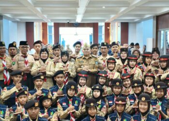 Sekretaris Daerah Kabupaten Kubu Raya Yusran Anizam melepas kontingen Kwartir Cabang (Kwarcab) Kubu Raya menuju Jambore Nasional (Jamnas) XII di Cibubur, Jakarta, Selasa (11/8/2026).