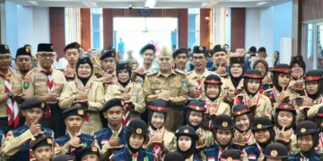 Sekretaris Daerah Kabupaten Kubu Raya Yusran Anizam melepas kontingen Kwartir Cabang (Kwarcab) Kubu Raya menuju Jambore Nasional (Jamnas) XII di Cibubur, Jakarta, Selasa (11/8/2026).