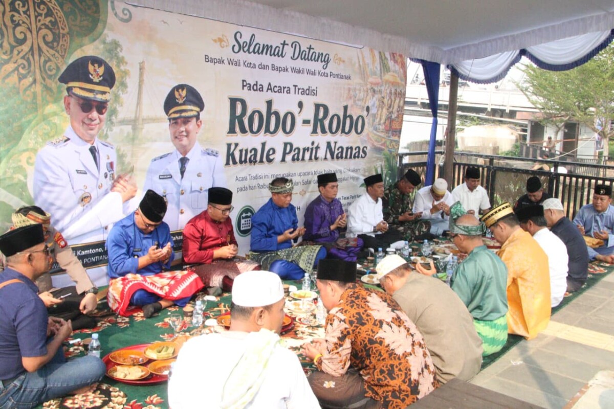 Edi saat membuka Pesta Rakyat Robo’-Robo’ Kota Pontianak 2026 di Gedung Serbaguna Kelurahan Banjar Serasan, Jalan Tanjung Raya II, Rabu (12/8/2026).