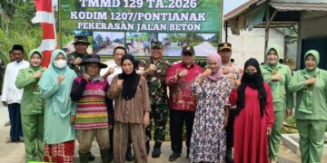 Sukiryanto seusai penandatanganan naskah serah terima hasil TMMD dalam rangka penutupan TMMD Imbangan ke-129 TA 2026 di halaman Gedung Glory Badminton, Desa Pal IX, Kecamatan Sungai Kakap, Kamis (13/8/2026).