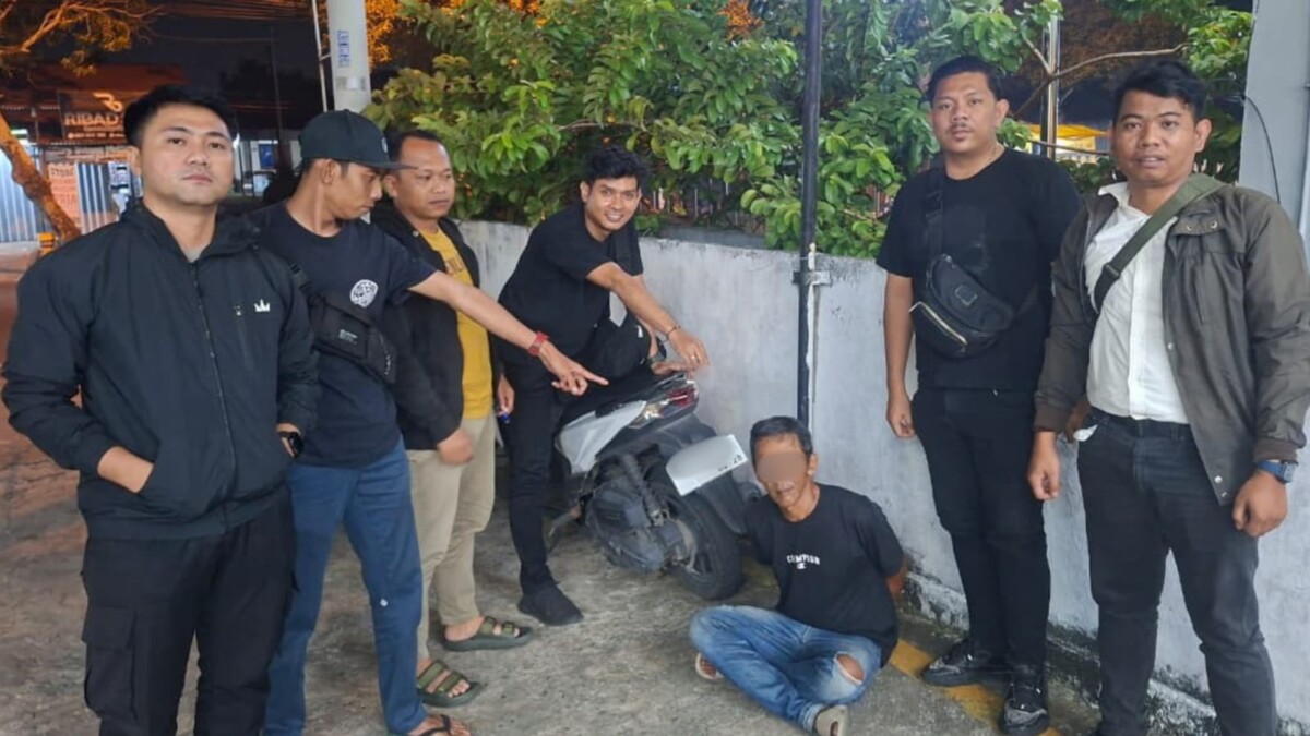Salah satu dari  dua pria yang diduga terlibat dalam aksi pencurian akhirnya ditangkap polisi di dua lokasi berbeda.