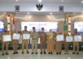 Wakil Wali Kota Pontianak Bahasan berfoto bersama para lurah pemenang Lomba Kelurahan tingkat Kota Pontianak tahun 2026 di Aula Sultan Syarif Abdurrahman Kantor Wali Kota Pontianak, Selasa (4/8/2026).