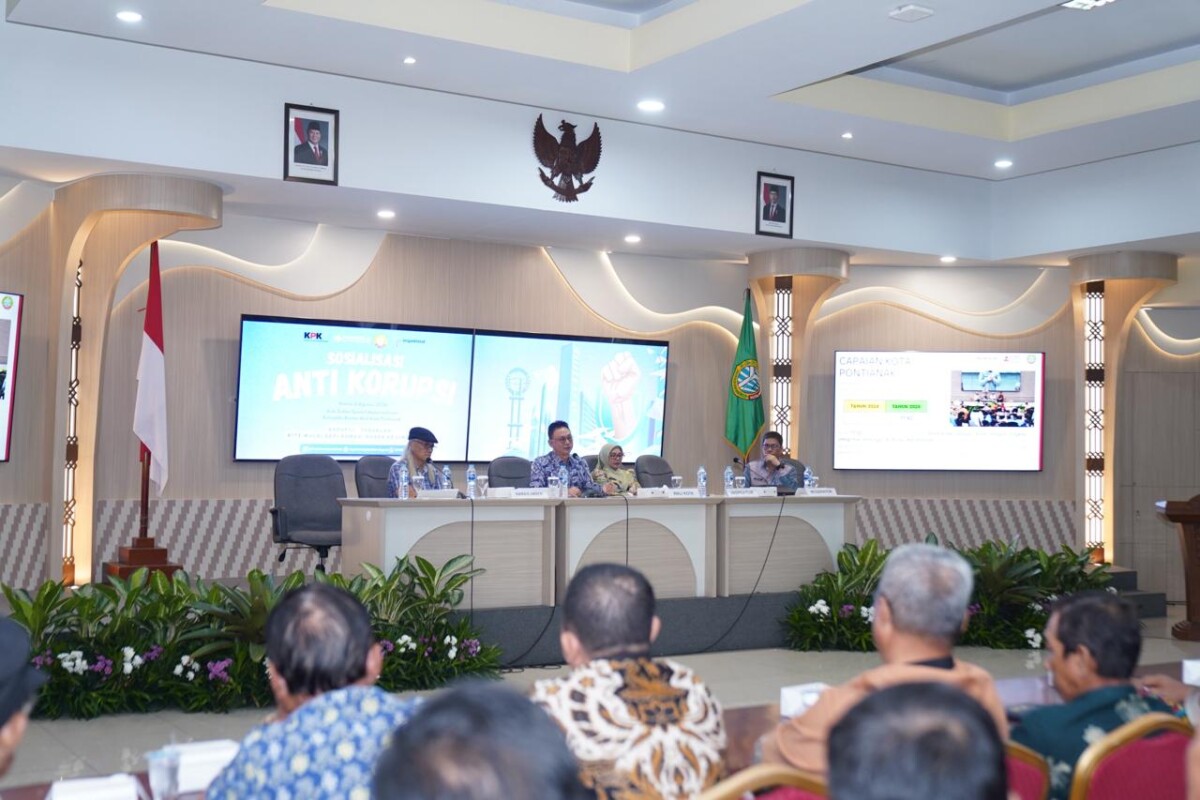 Wali Kota Pontianak Edi Rusdi Kamtono saat membuka Sosialisasi Antikorupsi Pemerintah Kota Pontianak di Aula Sultan Syarif Abdurrahman, Kantor Wali Kota Pontianak, Kamis (6/8/2026).