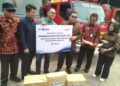 Bank Mandiri memberikan bantuan yang diterima Wakil Bupati Kubu Raya Sukiryanto di Kantor BPBD Kubu Raya, Kecamatan Sungai Raya, Jumat (11/9/2026).