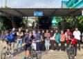 Pegawai PLN UPP KLB 1 bersepeda dan jalan kaki menuju kantor. Kebiasaan ini merupakan wujud program Clean Energy Day.