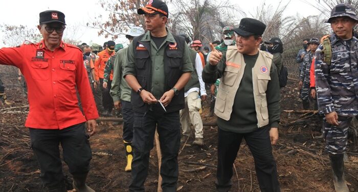 Tekan Titik Api dan Bahaya Asap, Pemprov Kalbar dan BNPB Maksimalkan Metode Suntik Gambut di Rasau Jaya
