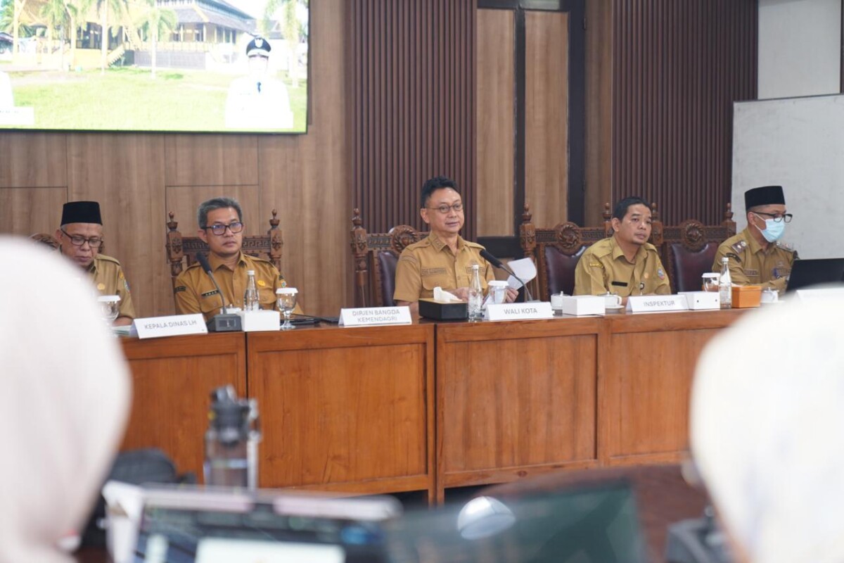 Kementerian Dalam Negeri saat melakukan kunjungan lapangan Program LSDP di Aula Muis Amin Bapperida Kota Pontianak, Senin (31/8/2026).
