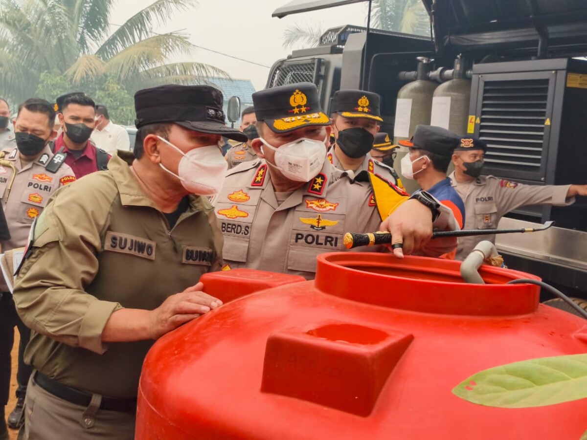 Kapolda Kalbar Alberd Teddy Benhard Sianipar bersama Bupati Kubu Raya Sujiwo meninjau lokasi pascakebakaran, Rabu (2/9/2026).