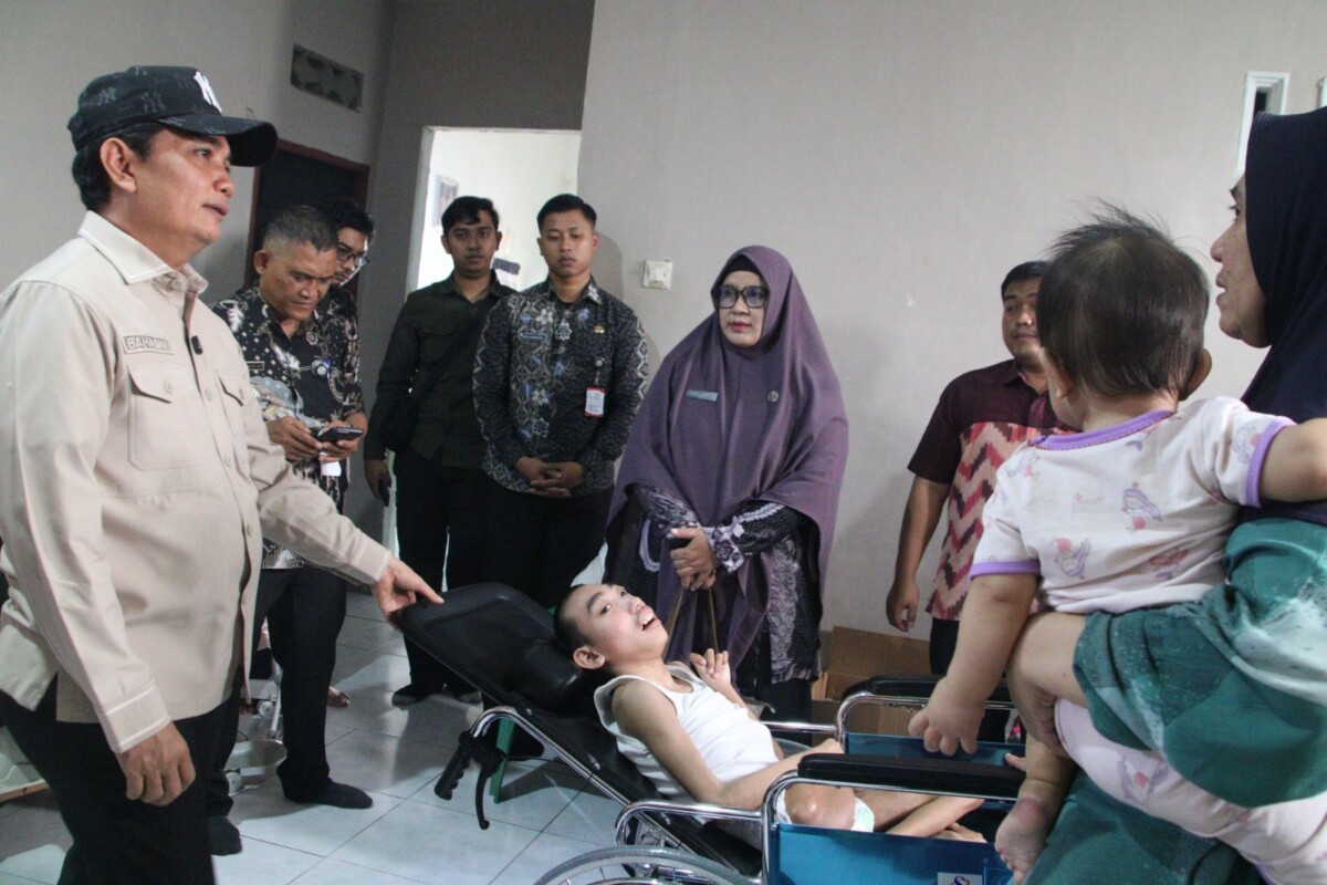 Wakil Wali Kota Pontianak Bahasan ke rumah Zikri Nuril Fitrah (15) di Kelurahan Saigon, Pontianak Timur, Kamis (3/9/2026).