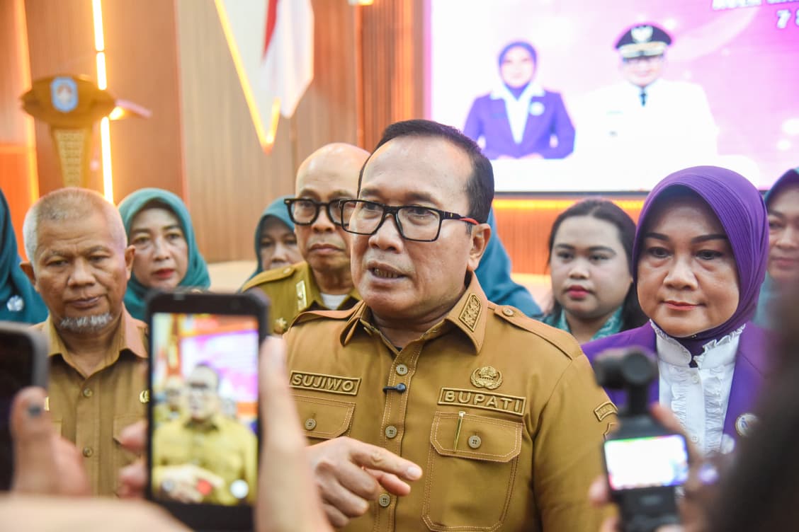 Sujiwo saat kegiatan Peningkatan Kapasitas Tim Pembina Posyandu Desa Kabupaten Kubu Raya Tahun 2026 di Aula Praja Utama Kantor Bupati Kubu Raya, Senin (7/9/2026).
