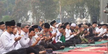 Pemerintah Kabupaten Kubu Raya menggelar salat istisqa di halaman Kantor Bupati Kubu Raya, Rabu (9/9/2026) pagi.