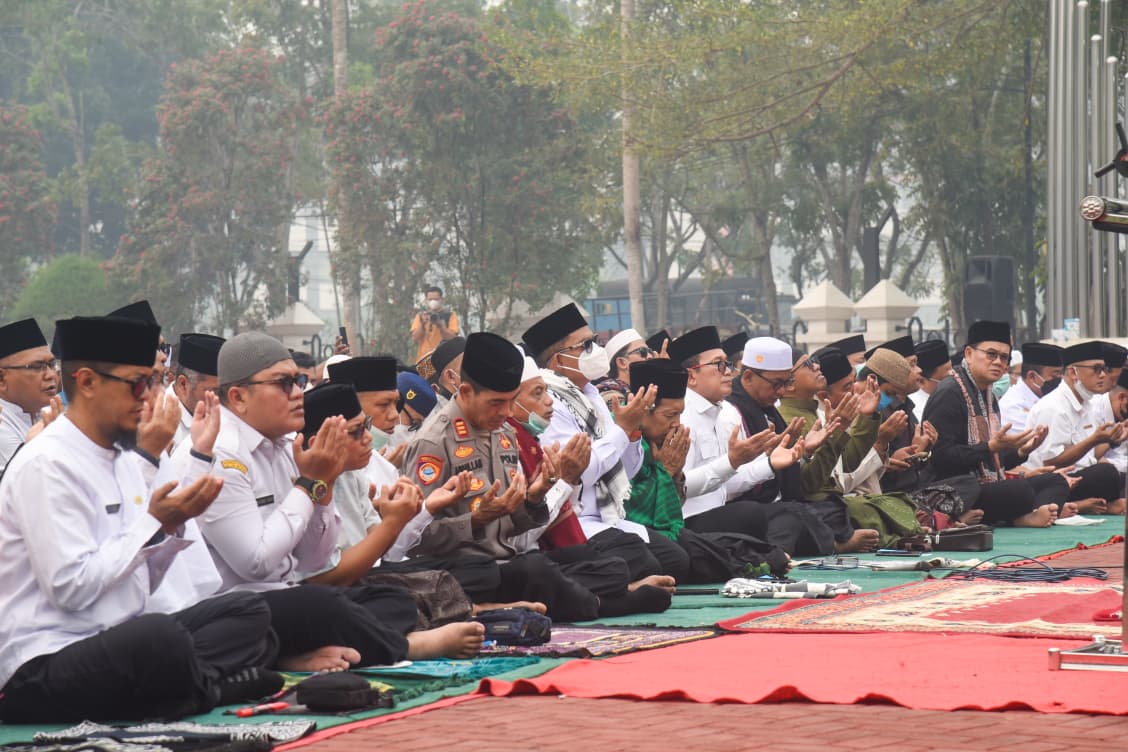 Pemerintah Kabupaten Kubu Raya menggelar salat istisqa di halaman Kantor Bupati Kubu Raya, Rabu (9/9/2026) pagi.
