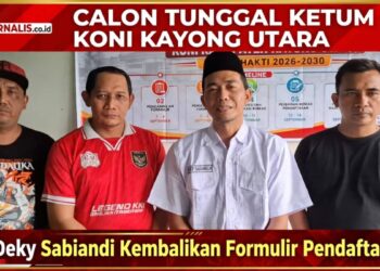 Deky Sabiandi, SH didampingi sejumlah Pengcab pendukung usai menyerahkan formulir pendaftaran Calon Ketua Umum KONI Kayong Utara periode 2026-2030. Rabu (9/9/2026).