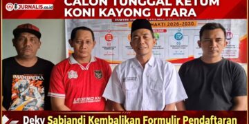 Deky Sabiandi, SH didampingi sejumlah Pengcab pendukung usai menyerahkan formulir pendaftaran Calon Ketua Umum KONI Kayong Utara periode 2026-2030. Rabu (9/9/2026).