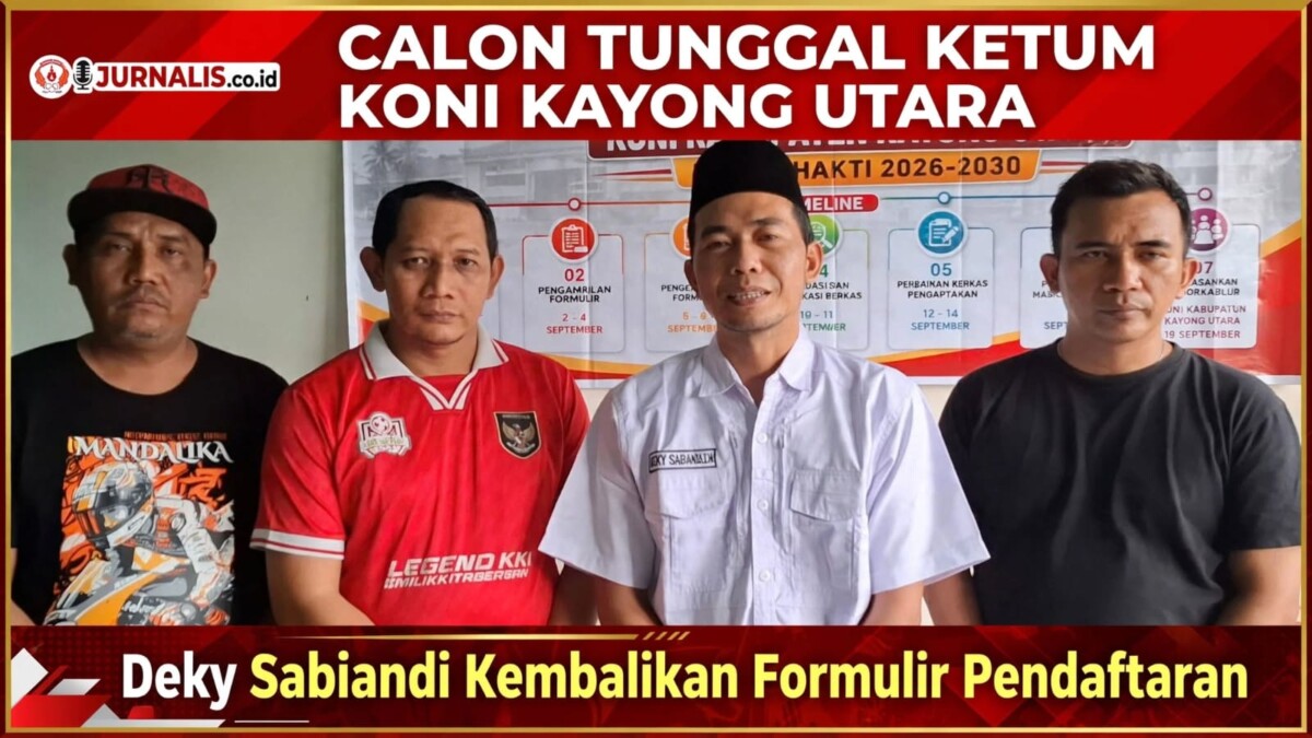 Deky Sabiandi, SH didampingi sejumlah Pengcab pendukung usai menyerahkan formulir pendaftaran Calon Ketua Umum KONI Kayong Utara periode 2026-2030. Rabu (9/9/2026).
