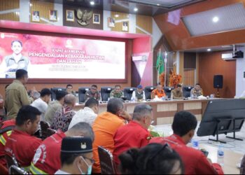 Suasana Rakor penanganan Karhutla Pemkab Ketapang bersama Menteri Kehutanan, Raja Juli. Foto: Ist.