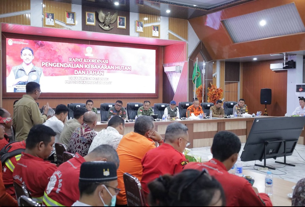 Suasana Rakor penanganan Karhutla Pemkab Ketapang bersama Menteri Kehutanan, Raja Juli. Foto: Ist.