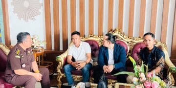 Jajaran Pengurus KAPMI Kalimantan Barat, tengah ketua umum Nanang Wahyudi, kanan Ketua Harian Bakri Rahman, Kiri Sekertaris Rio Rahmadanu.