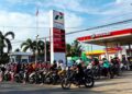 Antrian panjang yang terjadi di salah satu SPBU Ketapang. Foto: Dok Jurnalis.