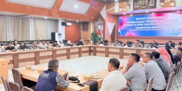 Rakor penanganan kelangkaan BBM di Ketapang. Foto: Ist.