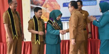 Sujiwo seusai membuka Puncak Peringatan Hari Kesatuan Gerak (HKG) PKK Kecamatan Sungai Raya di Aula Kantor Camat Sungai Raya, Selasa (13/10/2026).