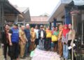 Wakil Wali Kota Pontianak Bahasan menyerahkan bantuan kepada dua keluarga korban kebakaran di Gang Pelita, Kelurahan Siantan Hilir, Kecamatan Pontianak Utara, Selasa (13/10/2026).
